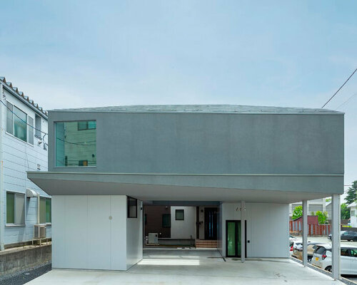 square skylight cutout organizes house's interior layout in japan