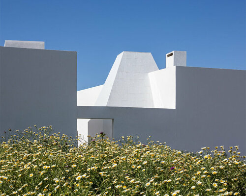 multifaceted 'house with two wings' by sol89 embraces southern spain's complex terrain