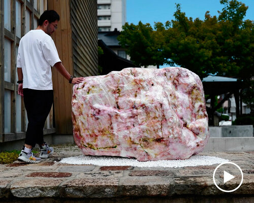 photo-reflexive stone formations change colors according to sunlight