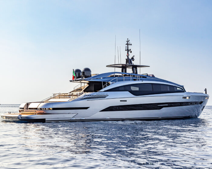 pershing debuts sport utility yacht with extended open decks and 3D printed windshield