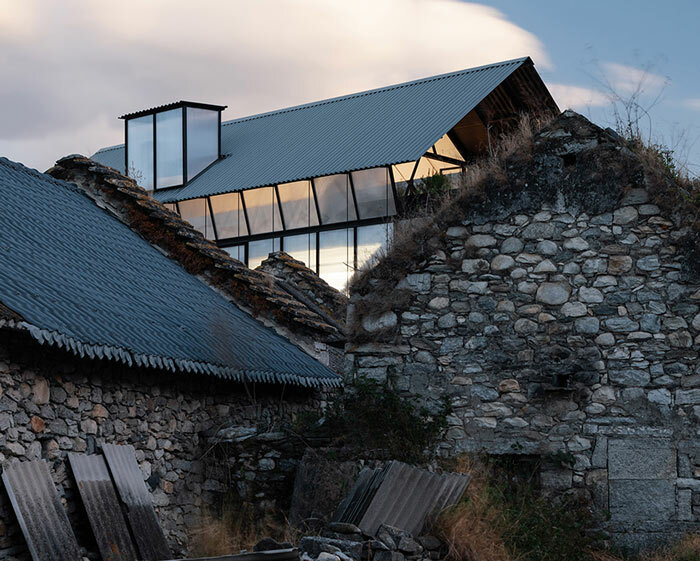 arCONNECT renovates cavernous stone ruins in china with glass studio space