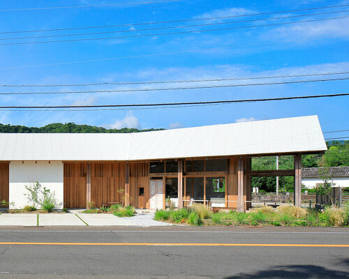 a forest of wooden pillars topped by a gently arched roof shape anandah café and residence