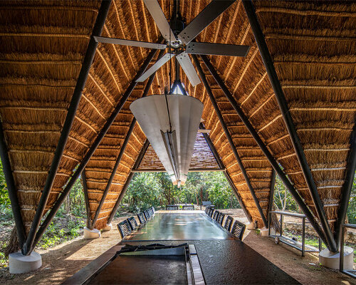 reyes ríos + larraín pairs grass and steel inside mexico's casas de campo retreat