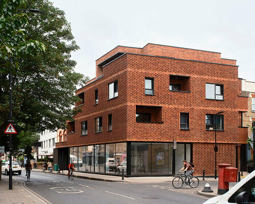 DROO covers residential unit's protruding volumes in textured brickwork in london