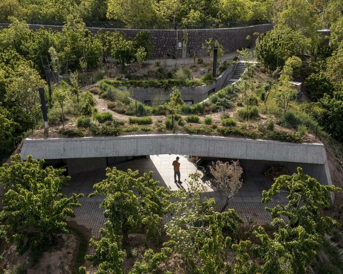 olgooco encloses its underground 'inside home' with rooftop gardens in iran