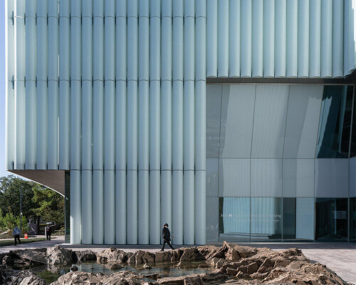 vanceva™ PVB interlayers let sunlight flow through the kinder building galleries' glass façade