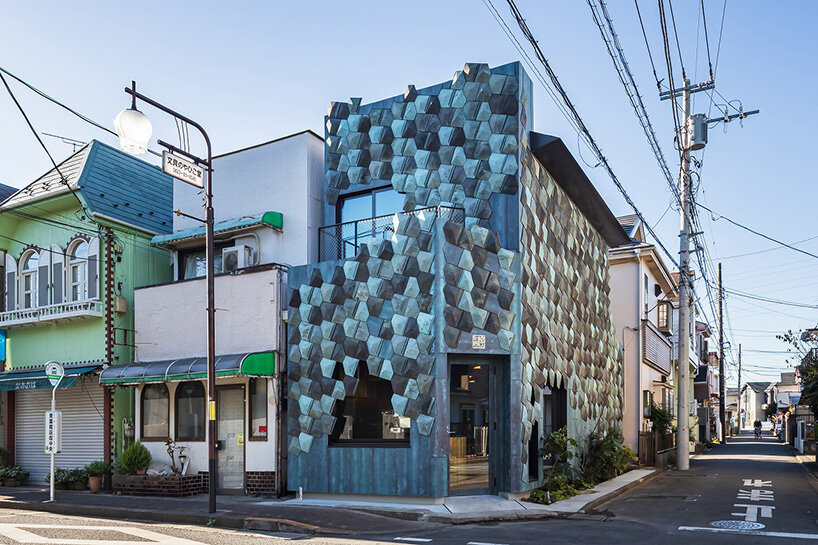 kengo kuma's tokyo café reuses shrine materials for origami facade