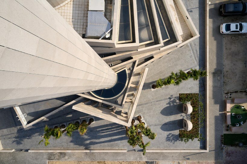 stacked volumes & half domes shape babnimnim's kuwait mosque