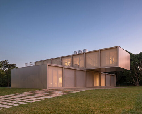 bloco arquitetos' 350 house unfolds as translucent, crosswise volumes in brazil