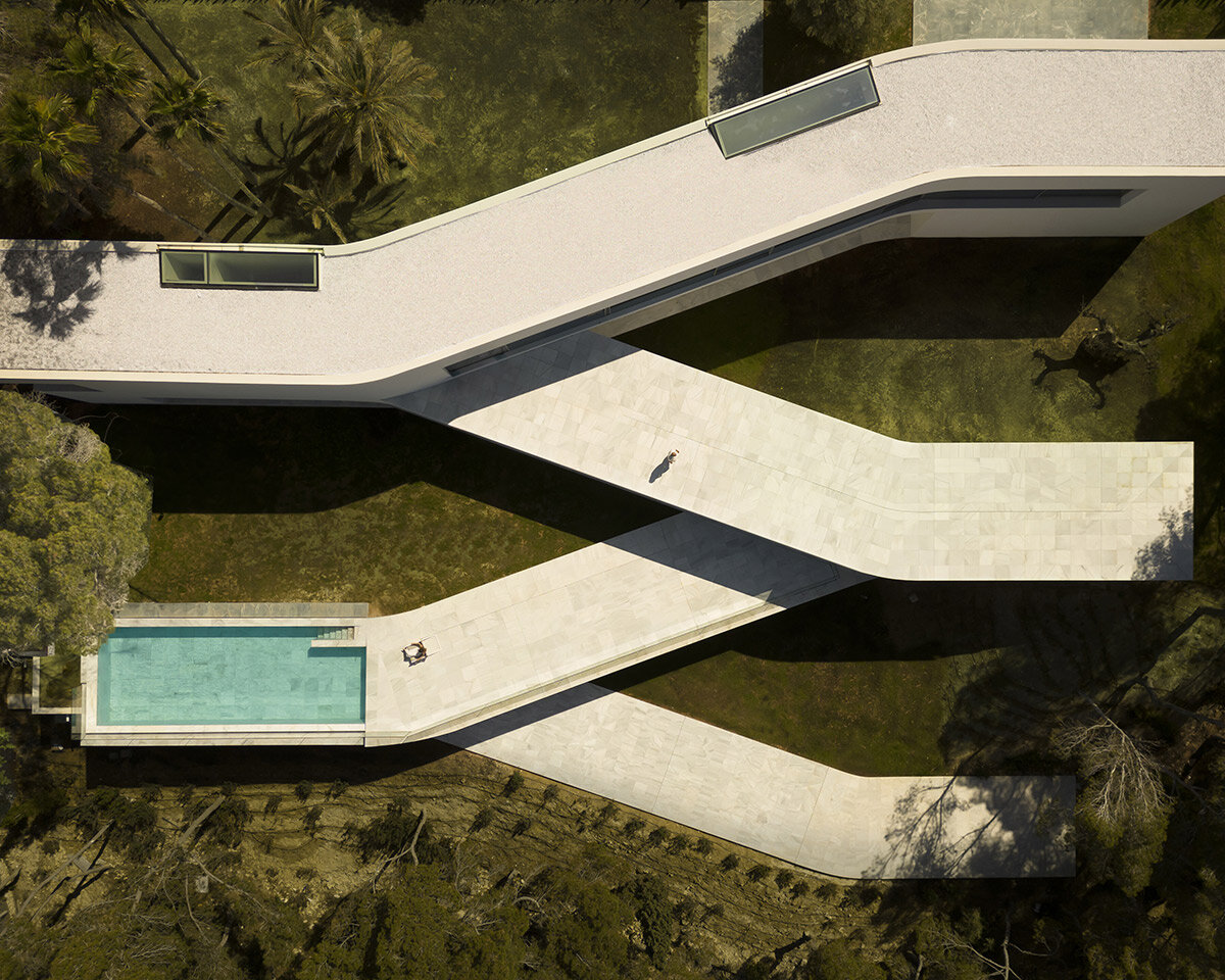 fran silvestre shapes this casa sabater by its sloping coastal site