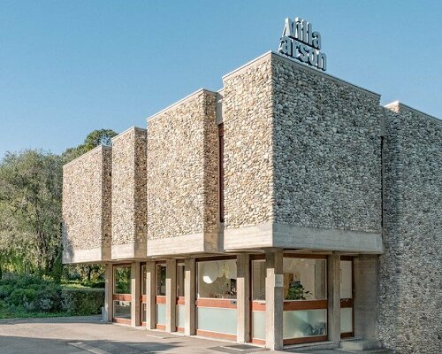 smarin's reconfigurable cork and wood installation welcomes visitors at villa arson, france