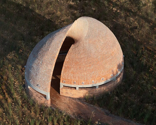 HCCH studio stacks hundreds of red bricks for spiral shell library in china