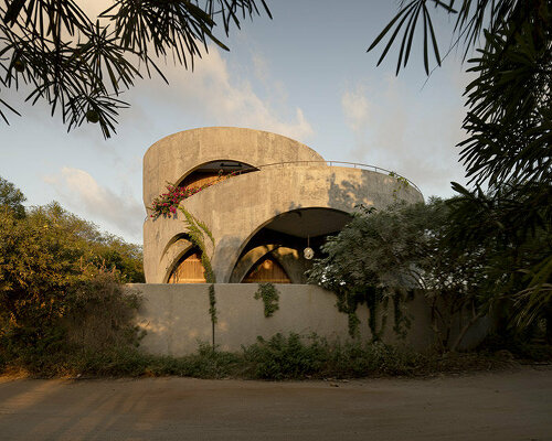 estudio carroll's 'toro house' embraces oaxacan coast with arches and ocean views