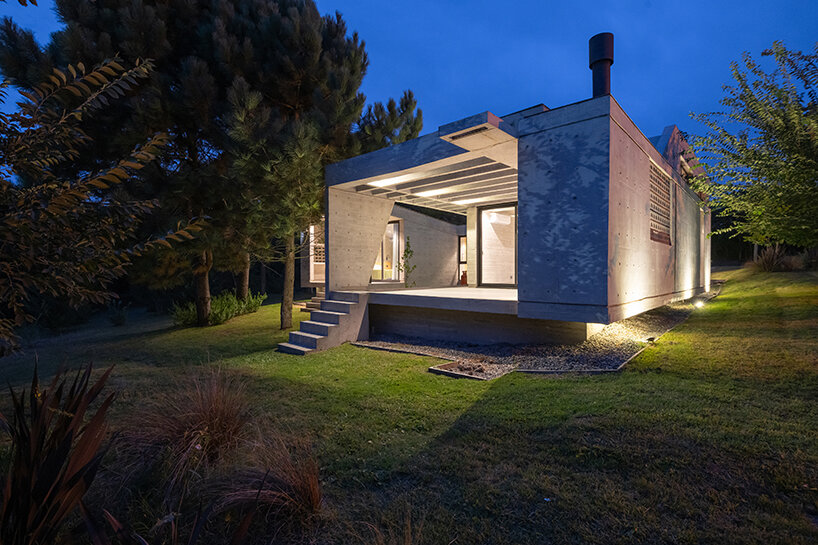 casa tres' exposed concrete volume by estudio galera floats above steep ...