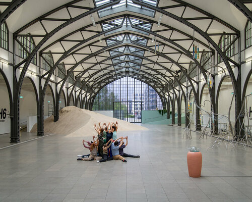 alexandra pirici's action installation turns hamburger bahnhof into self-structuring landscape