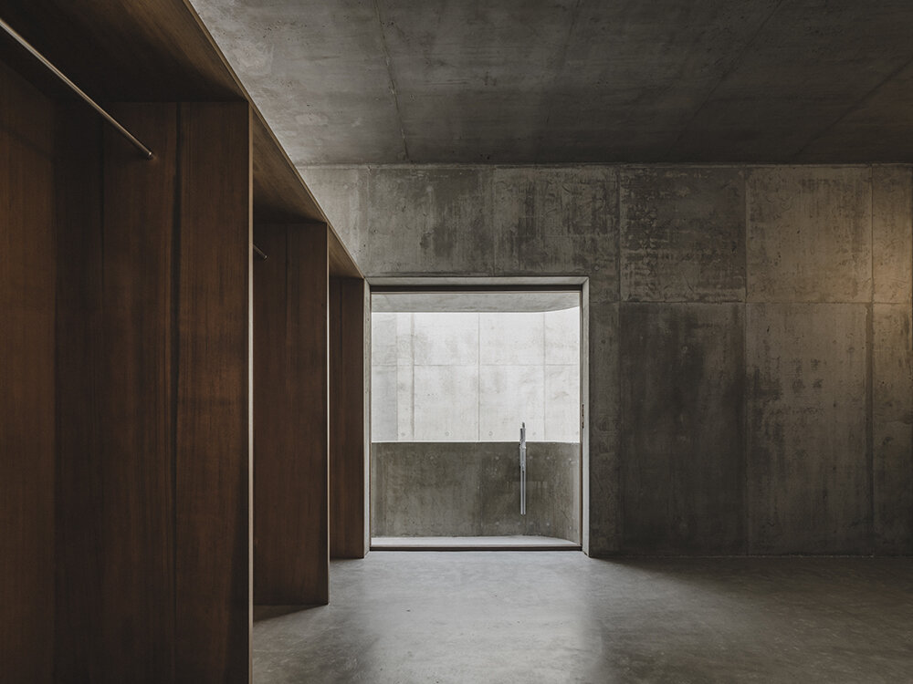 studio cochi architects' house in nishizaki is a windowless concrete block