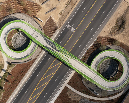 SPF:architects' pedestrian wonder bridge in california echoes the curl of a lizard's tail