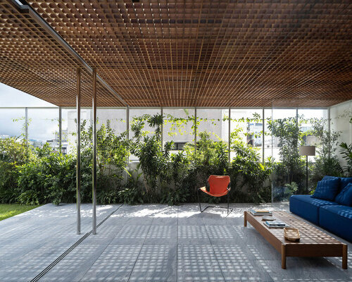 agencia TPBA shades its house in leblon, brazil with a floating wooden sunscreen