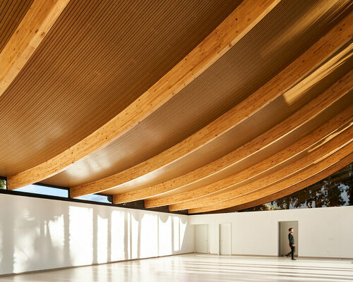 curved laminated wood beams form lightweight roof atop deportivo pavilion in cumbayá