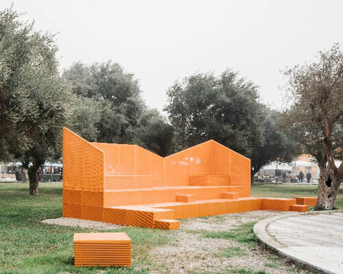 modular steel elements stack in various configurations shaping open amphitheater in sardinia