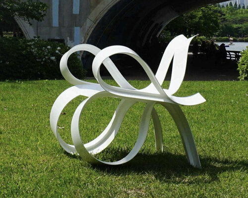 heart-shaped chair by woocheol shi effortlessly hugs human body's curved shapes