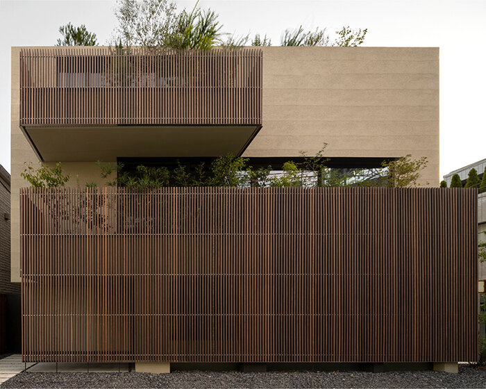 a timber screen facade shelters this house in aoyama, tokyo by keiji ashizawa