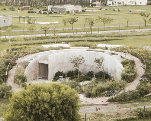 undulating walls emerge from ground to encircle atelierM's shire residence