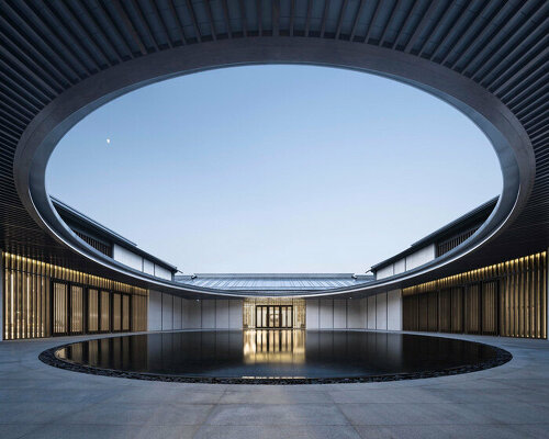 GLA design merges weihai hospital's open layered courtyards with chinese pine forest