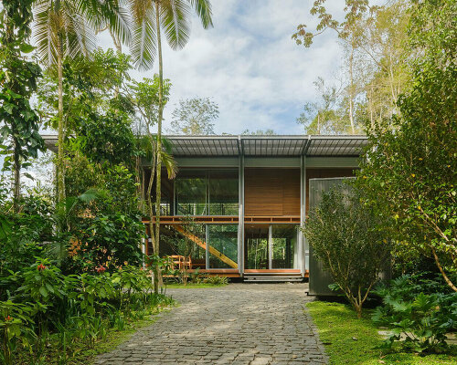 andrade morettin arquitetos hides this 'FR house' among brazil's coastal jungle