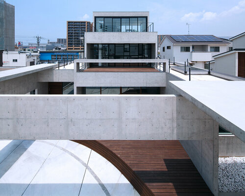 concrete eaves and hanging walls encircle house in fukutsu city, japan