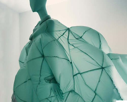 kazuyo sejima and ANREALAGE's kunihiko morinaga unveil inflated cell garments in tokyo