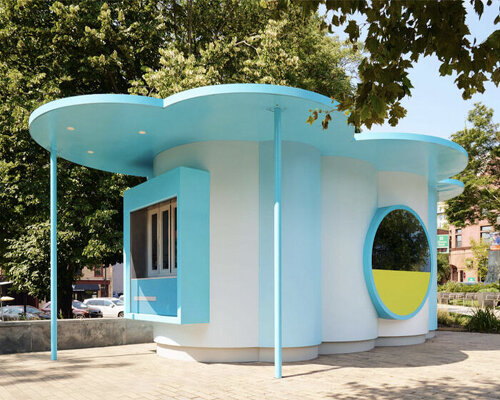 little blue cloud kiosk settles in burlington’s historic city hall park