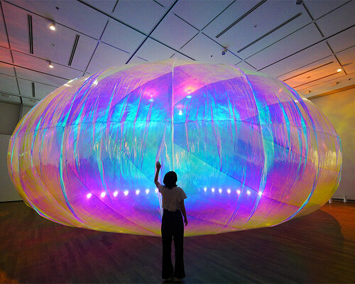 akihito okunaka's balloon-like sculpture conjures synesthesia at WHAT MUSEUM