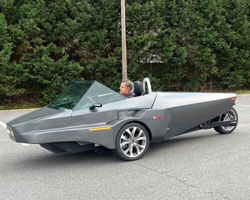 dragonfly three wheeler drives as half-motorcycle, half-car with a body covered in steel