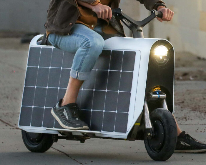 electric cargo scooter ‘lightfoot’ can fit carry-on and large grocery bags under its solar panels