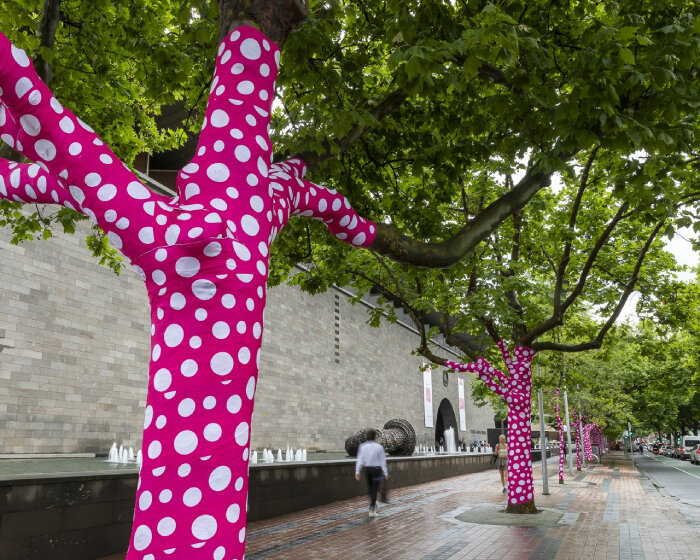 yayoi kusama wraps 60 trees in pink and white polka dots ahead of NGV show in melbourne