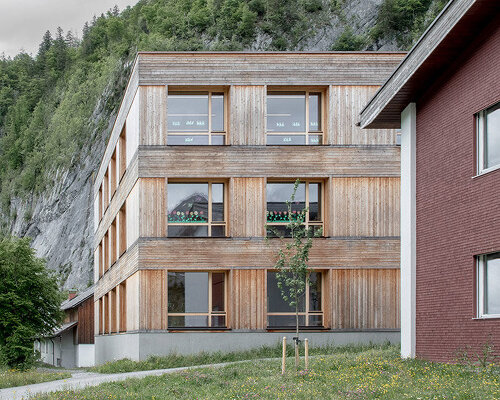 bernardo bader architekten tucks timber school beneath mountain peaks of au, austria