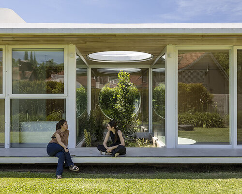 glazed gallery encircles open-plan air house by estudio 87 in buenos aires