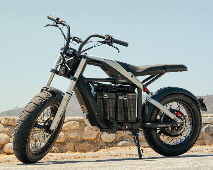 moto-inspired segway xyber electric bike goes into race mode by twisting the throttle