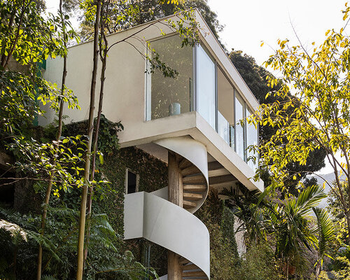 itaúna house: siqueira+azul brings lush addition to oscar niemeyer home in brazil